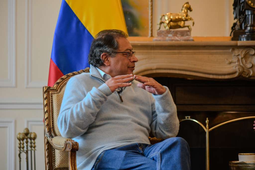 Gustavo Petro llega a la mitad de su presidencia, la primera de izquierda en Colombia. Le explicamos cuáles son las promesas que ha hecho y cómo van, el avance de temas claves de su Plan Nacional de Desarrollo y, además, cómo cada vez concentra la comunicación de sus decisiones y opiniones en su cuenta en X.