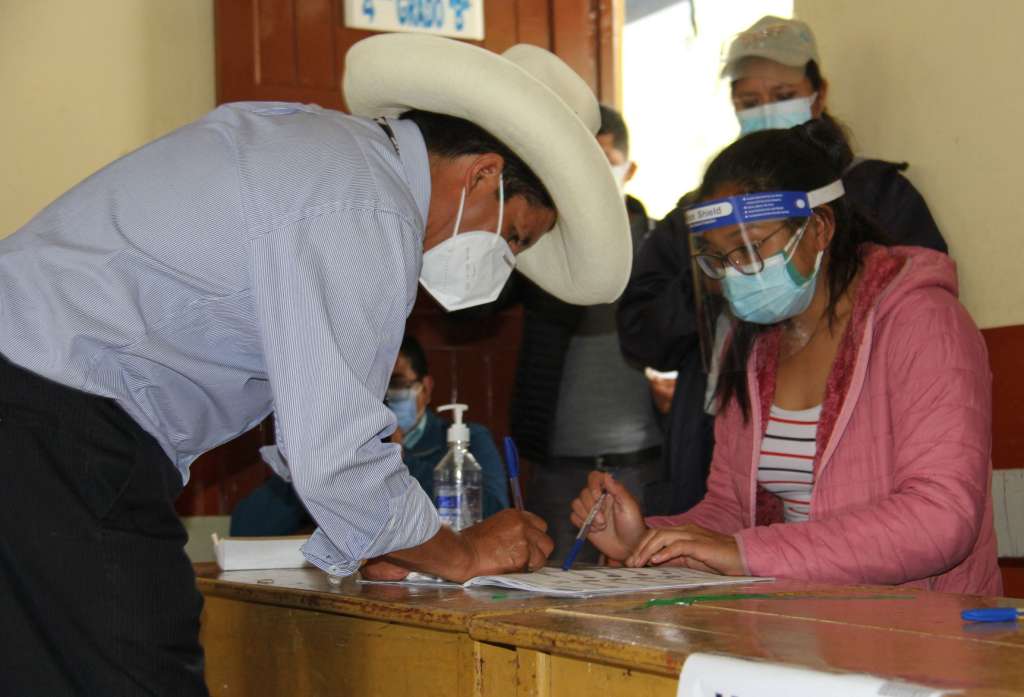 El candidato Pedro Castillo durante la jornada electoral en Perú.