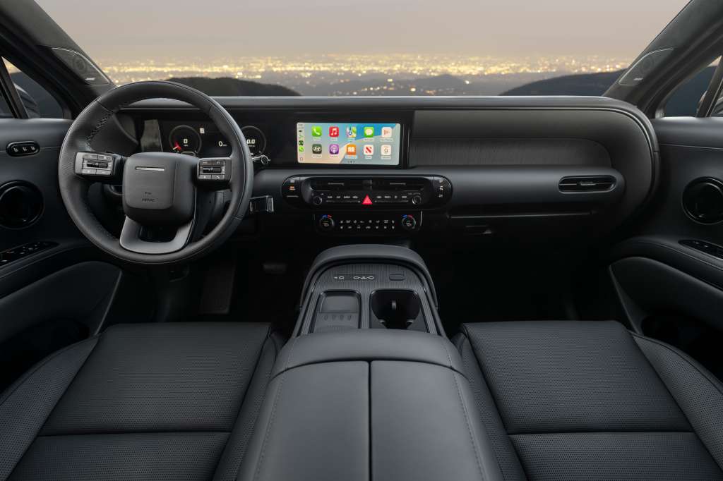 El SUV también fortalece su apuesta tecnológica con un sensor de huella dactilar que permite identificar al conductor y cargar automáticamente su perfil de configuración.
