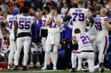 Video: el dramático momento en el que Damar Hamlin colapsó tras un golpe en la NFL