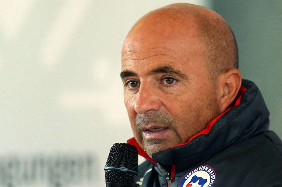 Jorge Sampaoli, actual entrenador del Sevilla de España, fue campeón de la Copa América con Chile, en 2015. / AFP