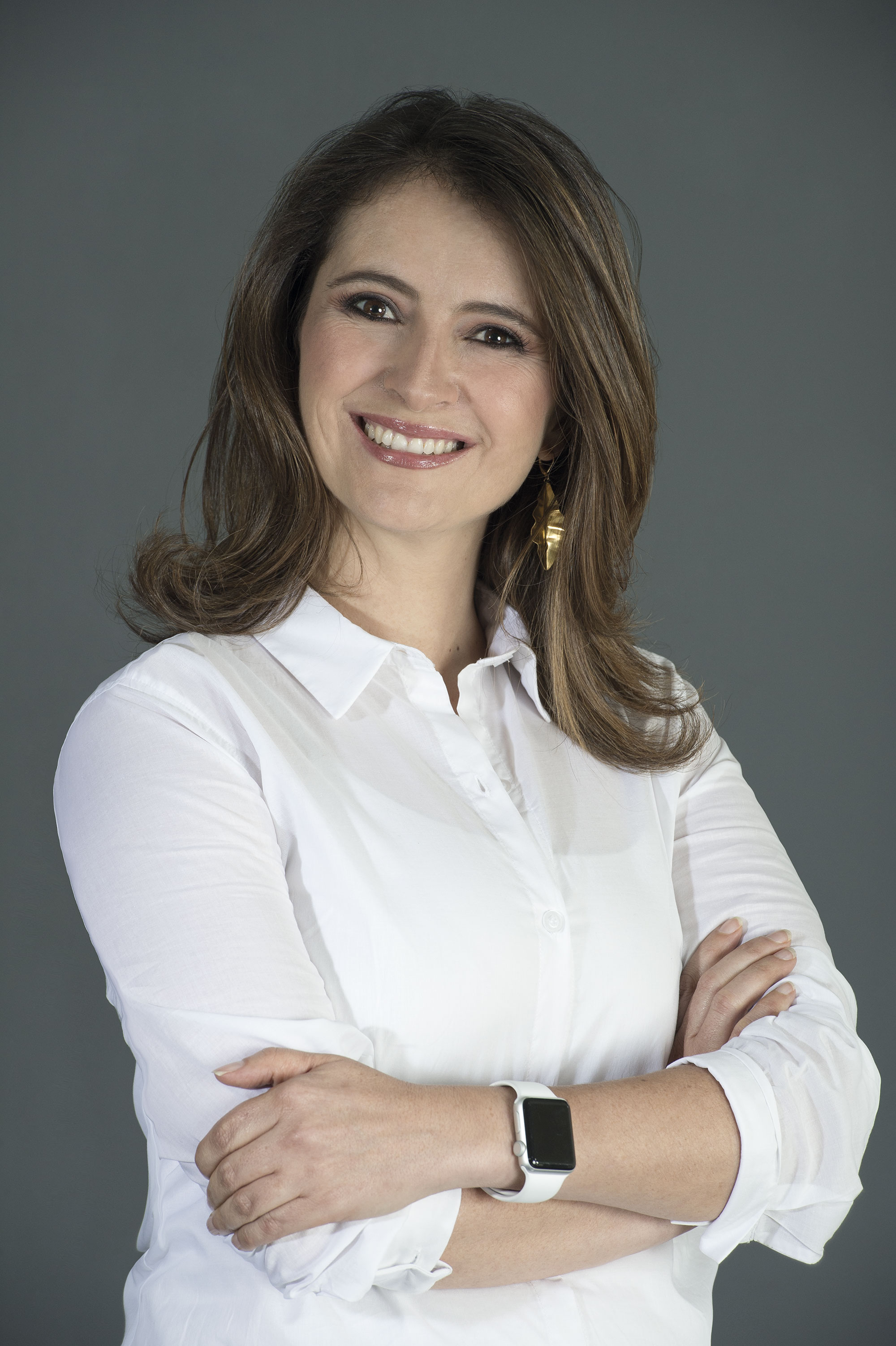 De puertas para afueraDentro del Congreso, la situación de las mujeres no es fácil, pero en la calle, las cosas se complican aún más. De acuerdo con cifras que dio a conocer Onu Mujeres hace un par de semanas, faltan 108 años para cerrar la brecha de género mundial y 202 años para lograr la paridad de género económica. Esta entidad asegura que las mujeres realizan 2,6 veces más trabajo doméstico y de cuidados no remunerado que los hombres. En Colombia, casi el 50% del empleo femenino es informal (reveló el Observatorio Laboral de la Universidad del Rosario el año pasado). Y según cifras de Medicina Legal, entre el 2017 y finales del 2018, 1.724 mujeres fueron asesinadas.