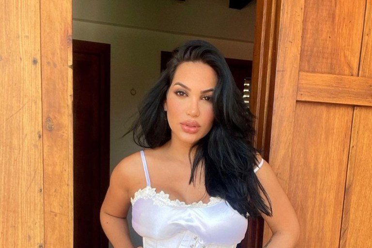 Andrea Valdiri también celebrará el día del padre con sus seguidores