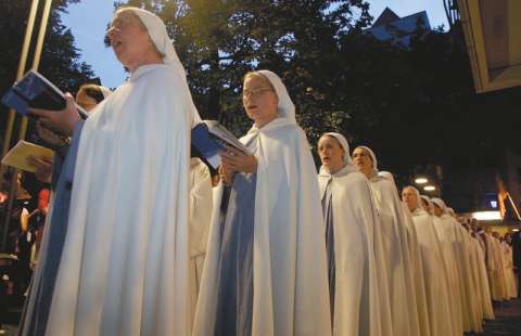 Cuando las monjas le cantan a Dios