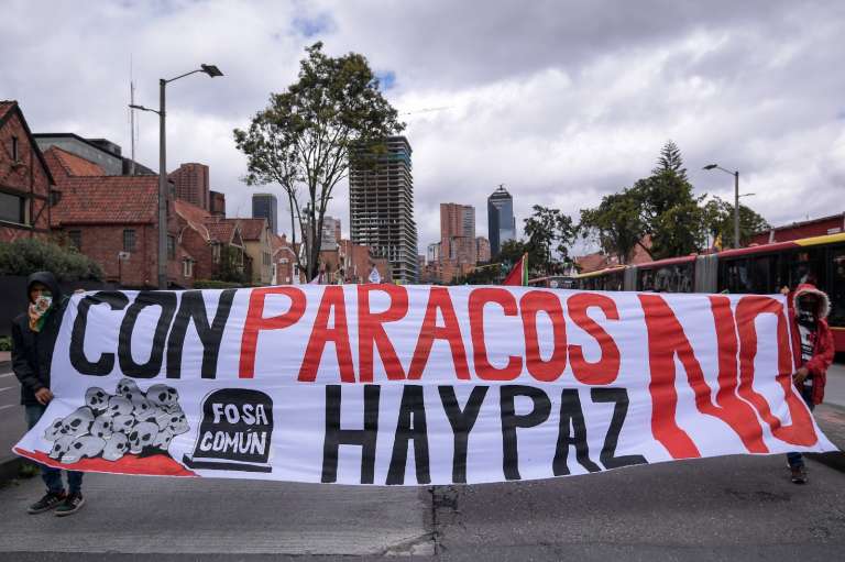 Por el centro de Bogotá marcharon varias organizaciones sociales respaldando el proceso de participación de la sociedad civil que empieza en los diálogos con el ELN.
