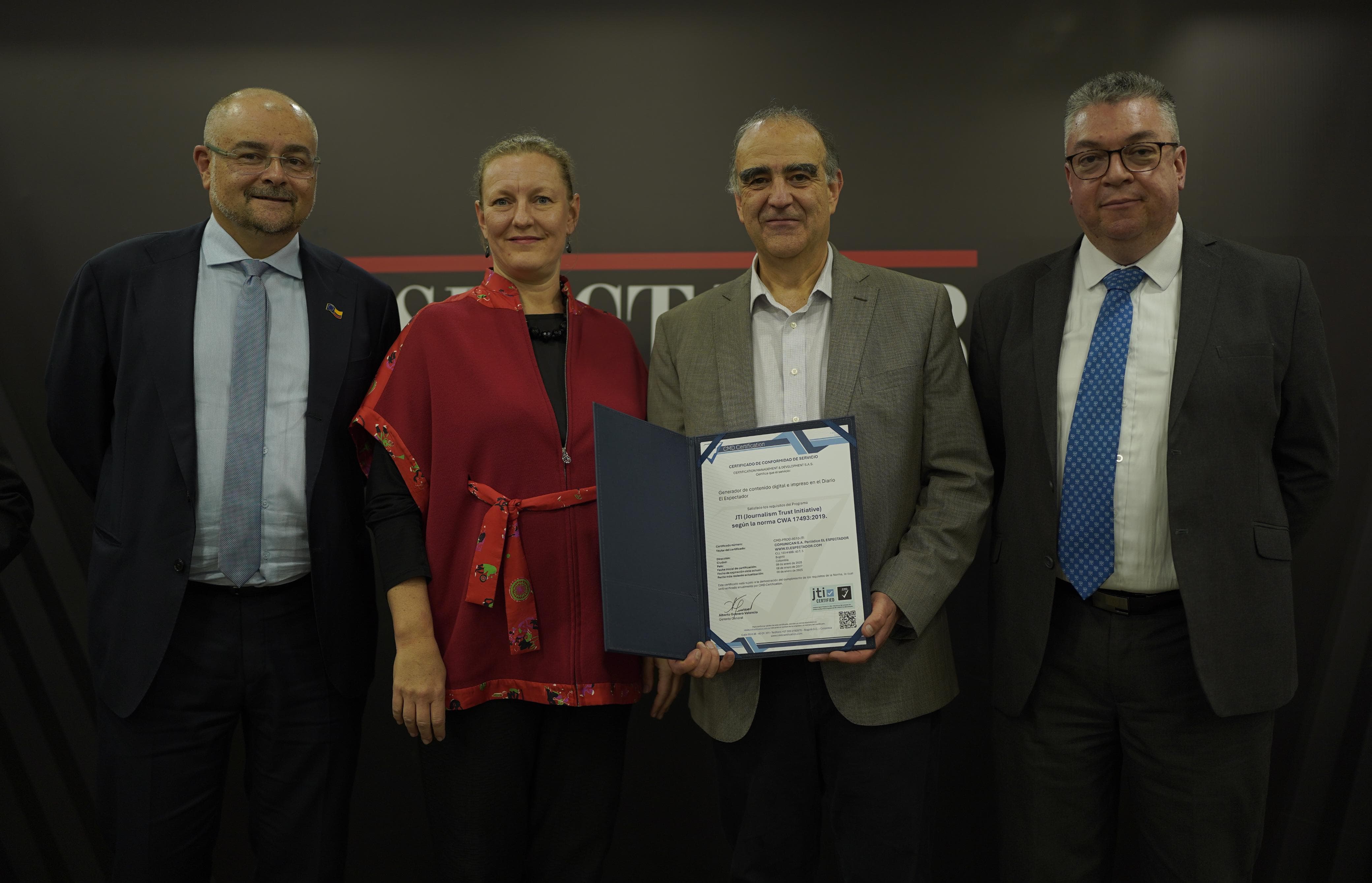 De izquierda a derecha: Gilles Bertrand, embajador de la Unión Europea en Colombia; Helena Storm, embajadora de Suecia; Fidel Cano, director de El Espectador; y Alberto Guevara, gerente general de CDM Certificadora.
