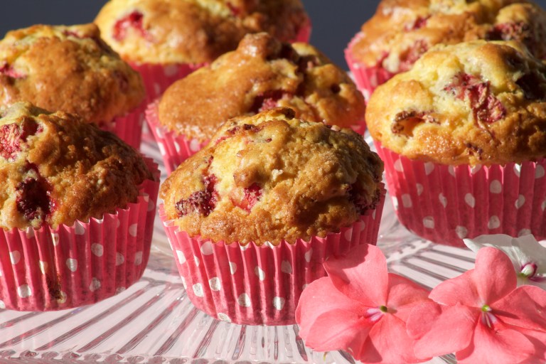 Estos son los ingredientes para preparar “muffins” de fresa