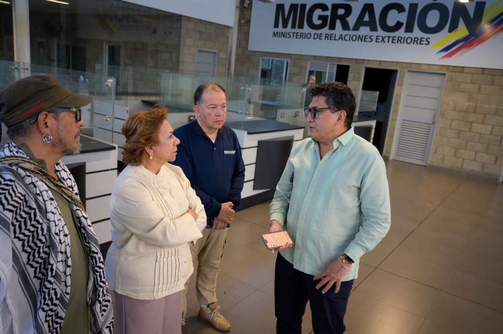 Canciller Rosa Villavicencio prepara liberación de colombianos