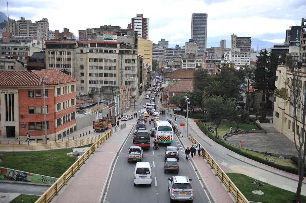 Avisos que hacen referencia a el cambio de restricción vehicular en el centro de la capital