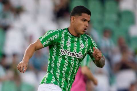 Cucho Hernández, ilusionado con la consagración del Betis en la Conference League