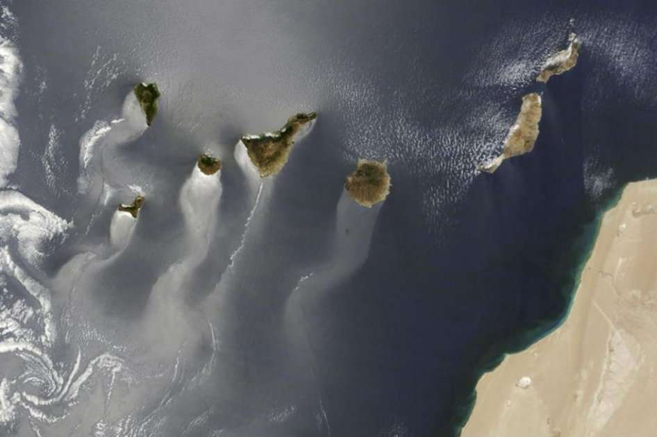 Fotografía facilitada por la NASA de la imagen de las Islas Canarias que los seguidores de la NASA en internet han elegido como foto del año entre las miles captadas por distintos satélites
