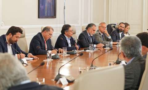 Discurso vs. acción