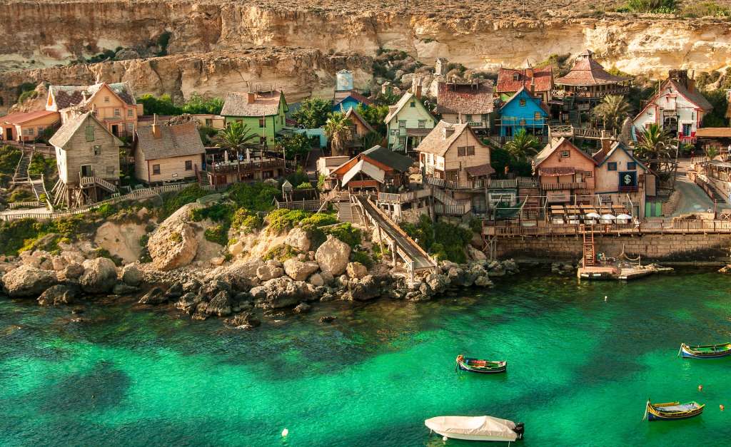 El “Popeye's Village” o “pueblo de Popeye” está situada en Anchor Bay, al noroeste de Malta.