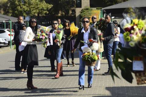 Hija de Mandela acusa a la prensa de comportarse como "buitres"