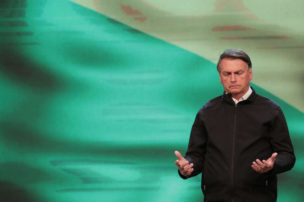AME7434. RÍO DE JANEIRO (BRASIL), 15/09/2022.- El presidente brasileño, Jair Bolsonaro, participa en un evento de celebración del cumpleaños del pastor evangélico Silas Malafaia, hoy, en Río de Janeiro (Brasil). EFE/ André Coelho