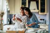 Día de la Madre: cómo la ropa de las mamás ayuda a romper moldes con carácter