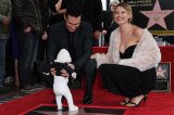Adam Levine, cantante de Maroon 5, presenta a su hija Dusty Rose