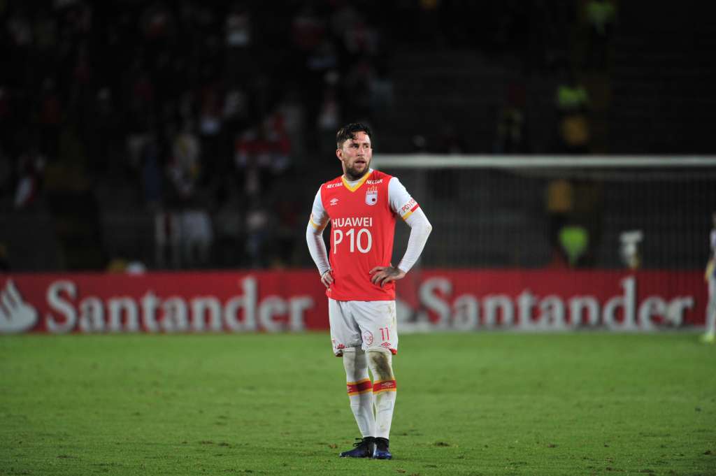 Futbolista argentino que juega como volante de Santa Fe, en el partido ante Strongest de Bolivia por la Copa Libertadores 2017.