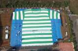 Con 20 mil botellas hicieron la camiseta más grande del mundo