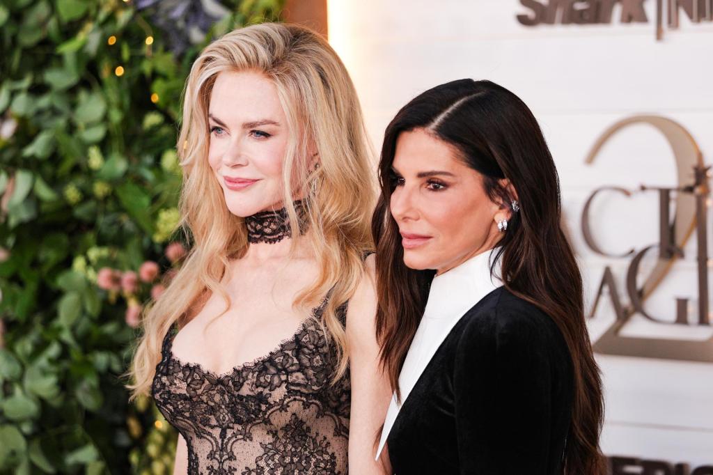 FOTODELDIA LOS ANGELES 01/09/2026.- Las actrices Nicole Kidman (i) y Sandra Bullock a su llegada a la premiere de 'Practical Magic 2' en Los Angeles. EFE/CHRIS TORRES