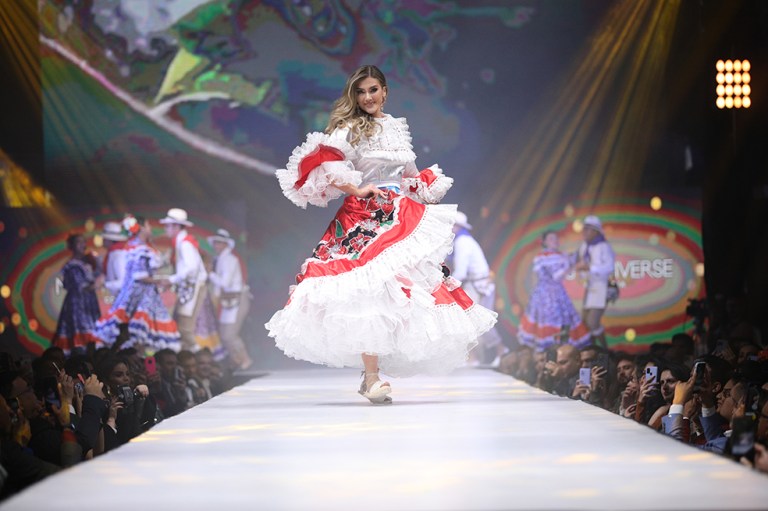 María Fernanda Aristizábal fue coronada como Miss Universo Colombia