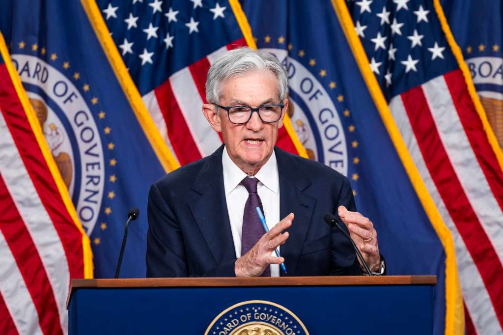 WASHINGTON (United States), 07/05/2025.- US Chair of the Federal Reserve Jerome Powell announces the Fed will not change interest rates following their two-day policy conference in Washington, DC USA, 07 May 2025. US President Donald Trump has clashed recently with Chair Powell, calling on him to lower interest rates in the wake of Trump's tariffs. EFE/EPA/JIM LO SCALZO