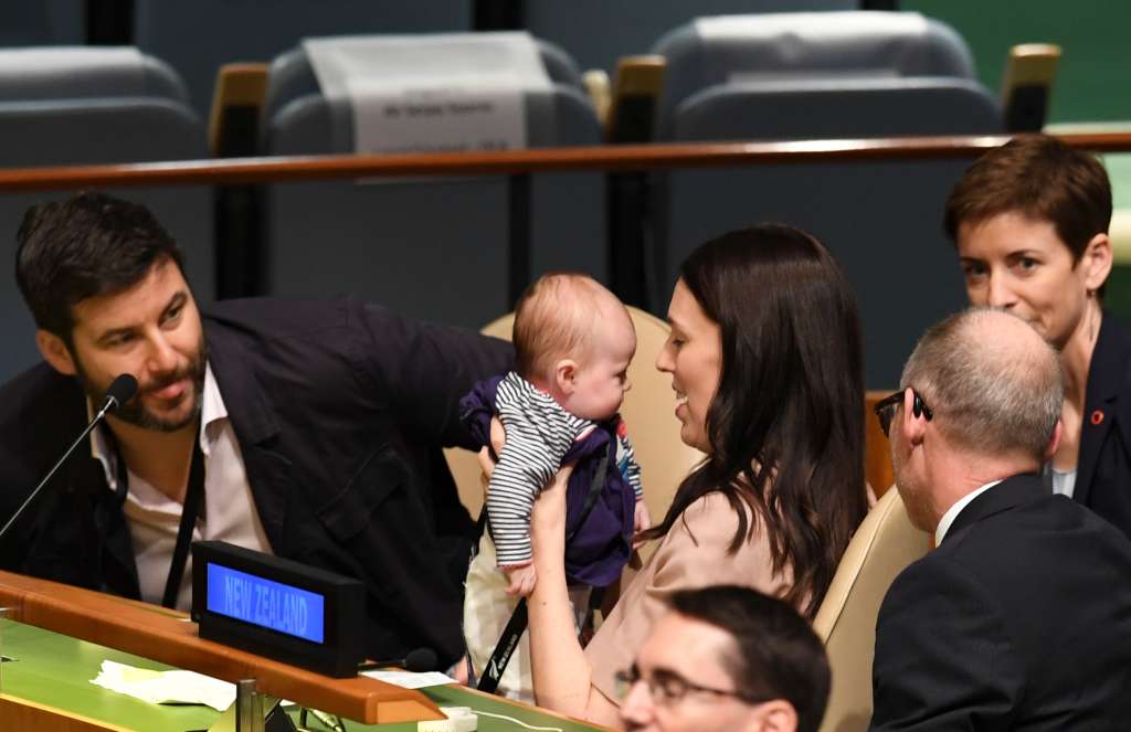 En septiembre de 2018, Neve, la hija de la primera ministra de Nueva Zelanda, Jacinda Ardern, se convirtió en la primera bebé en acompañar a su madre a una Asamblea General de las Naciones Unidas.