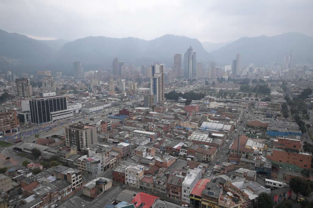 Vista panorámicas de la ciudad, edificios y viviendas.