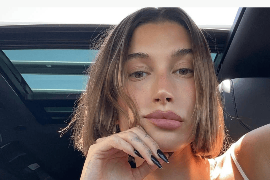 Hailey Bieber