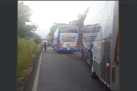 Paro camionero tiene incomunicado a Arauca con el país