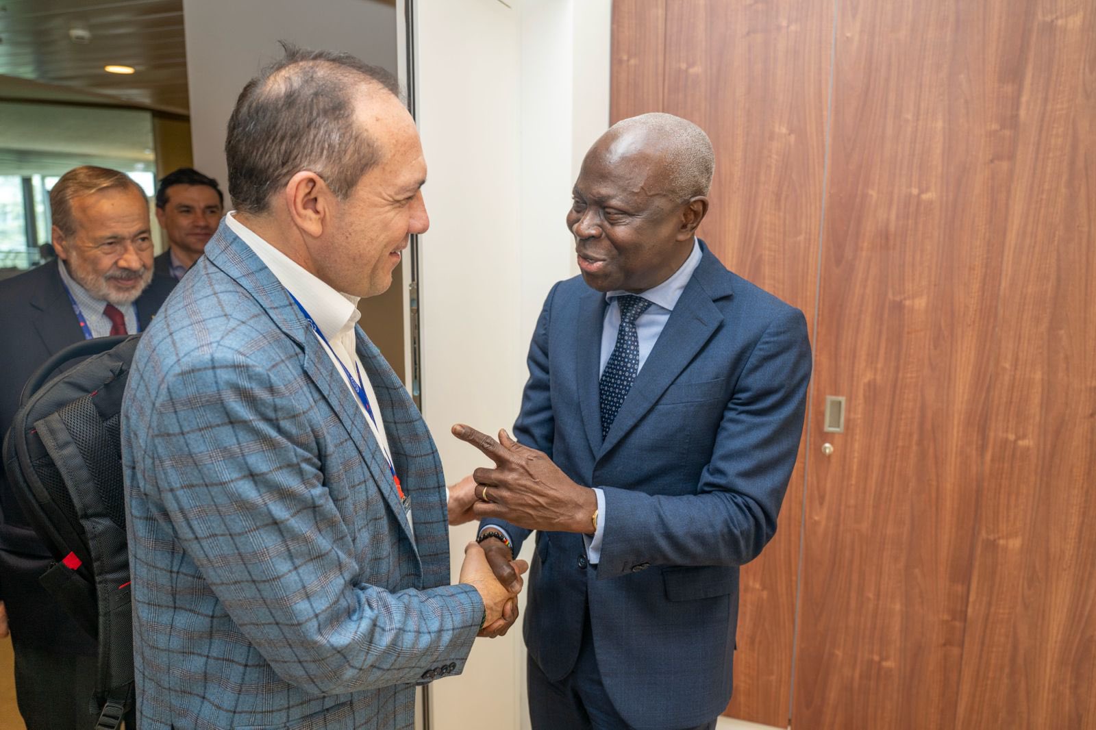 Antonio Sanguino, ministro de Trabajo, con Gilbert F. Houngbo, director de la OIT.