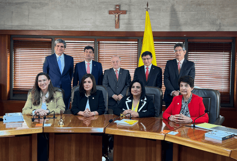 Un crucifijo en la Sala Plena de la Corte Constitucional: la huella de un mito fundacional