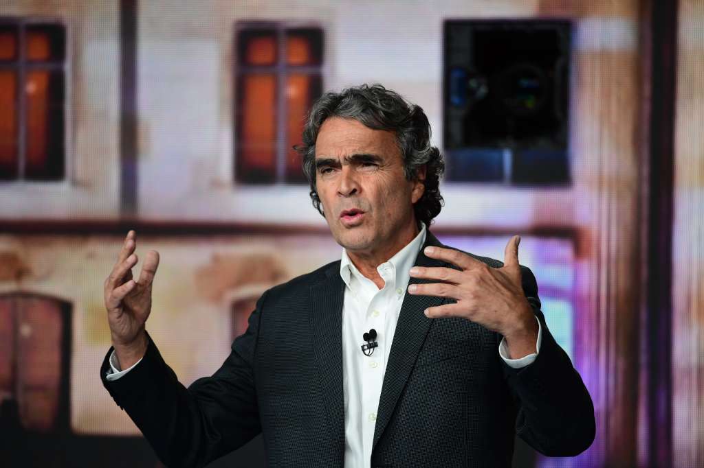 Candidato a la presidencia de Colombia durante el debate organizado por Caracol TV