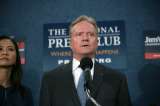 Precandidato demócrata Jim Webb retira su candidatura presidencial en EE.UU.