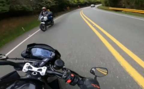 Video: motociclista imprudente casi causa accidente a 185 km/h en Antioquia