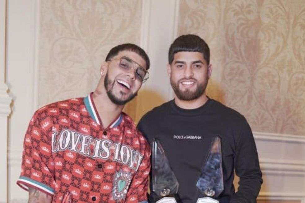 Anuel AA estaría librando una batalla legal en contra de Frabián Elí, su mánager, de quien se separó por presuntas inconsistencias económicas.