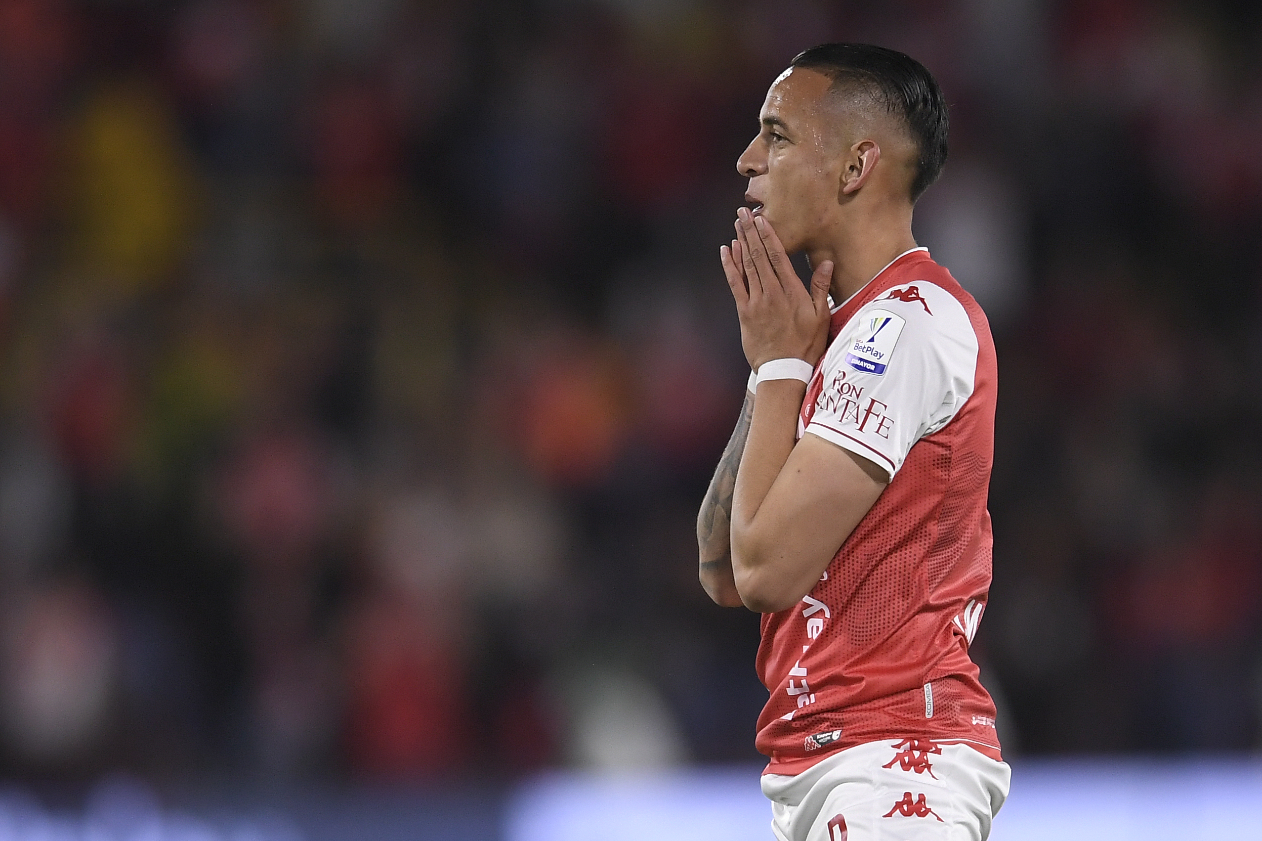 Futbolista colombiano, medio campista de Santa Fe, en el partido ante América de Cali por la quinta fecha de la Liga Betplay 2022-II.