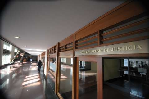 Policía revalúa riesgos de los magistrados que ordenaron detención de Álvaro Uribe