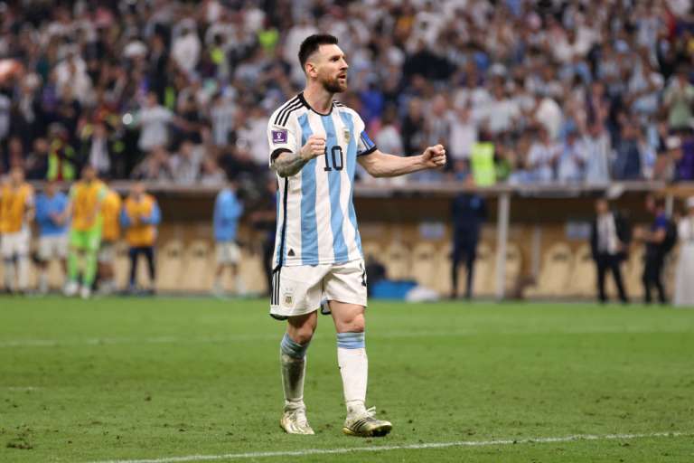 En un reñido partido, Argentina logró coronarse como el nuevo campeón del mundo en Qatar con un marcador de 4-2 venciendo a Francia en penales.
