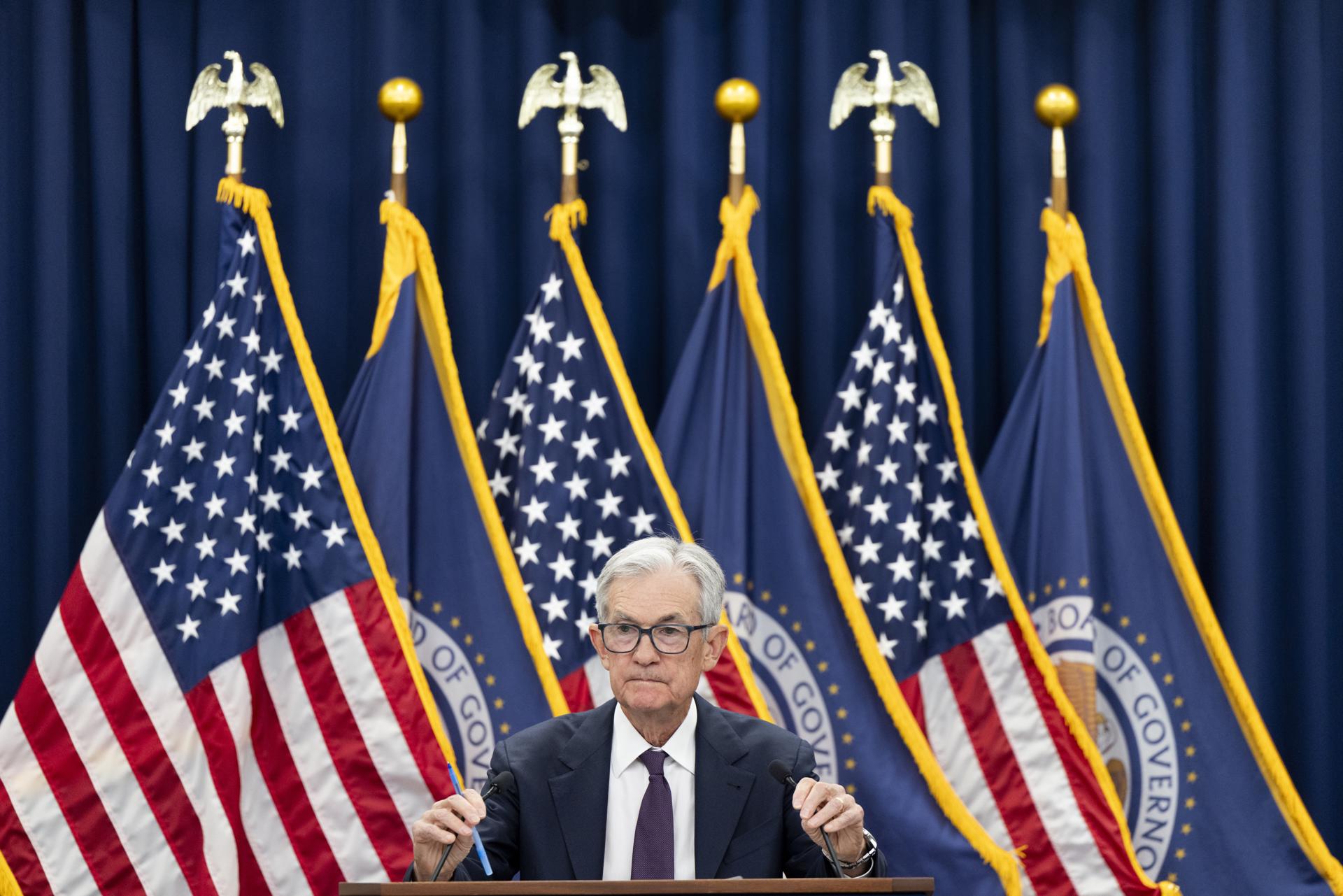 WASHINGTON (United States), 28/01/2026.- Federal Reserve Board Chairman Jerome Powell responds to a question from the news media during a press conference at the Federal Reserve in Washington, DC, USA, USA, 28 January 2026. For the first time since July 2025 the Federal Reserve held interest rates steady despite two governors preferring a quarter-point cut. EFE/EPA/SHAWN THEW
