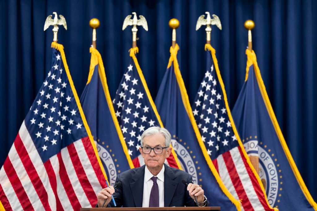 WASHINGTON (United States), 28/01/2026.- Federal Reserve Board Chairman Jerome Powell responds to a question from the news media during a press conference at the Federal Reserve in Washington, DC, USA, USA, 28 January 2026. For the first time since July 2025 the Federal Reserve held interest rates steady despite two governors preferring a quarter-point cut. EFE/EPA/SHAWN THEW

