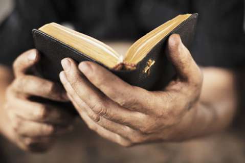 Se atiza debate en EE.UU. por caso de testigo de Jehová que se negó a transfusión y murió