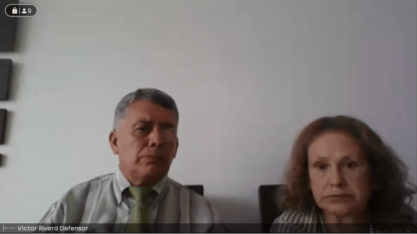 Luz Fabiola del Rosario de Fátima Rubiano, junto a su abogado.