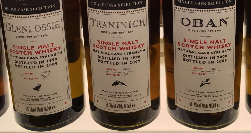 ¿Por qué utilizaban los norteamericanos la medida de 750 ml? Durante mucho tiempo, los productores locales envasaron sus whiskies en botellas de “un quinto” (es decir, de un quinto de galón), lo que equivalía 757 ml, según el sistema métrico decimal, adoptado por Estados Unidos en los años 80.