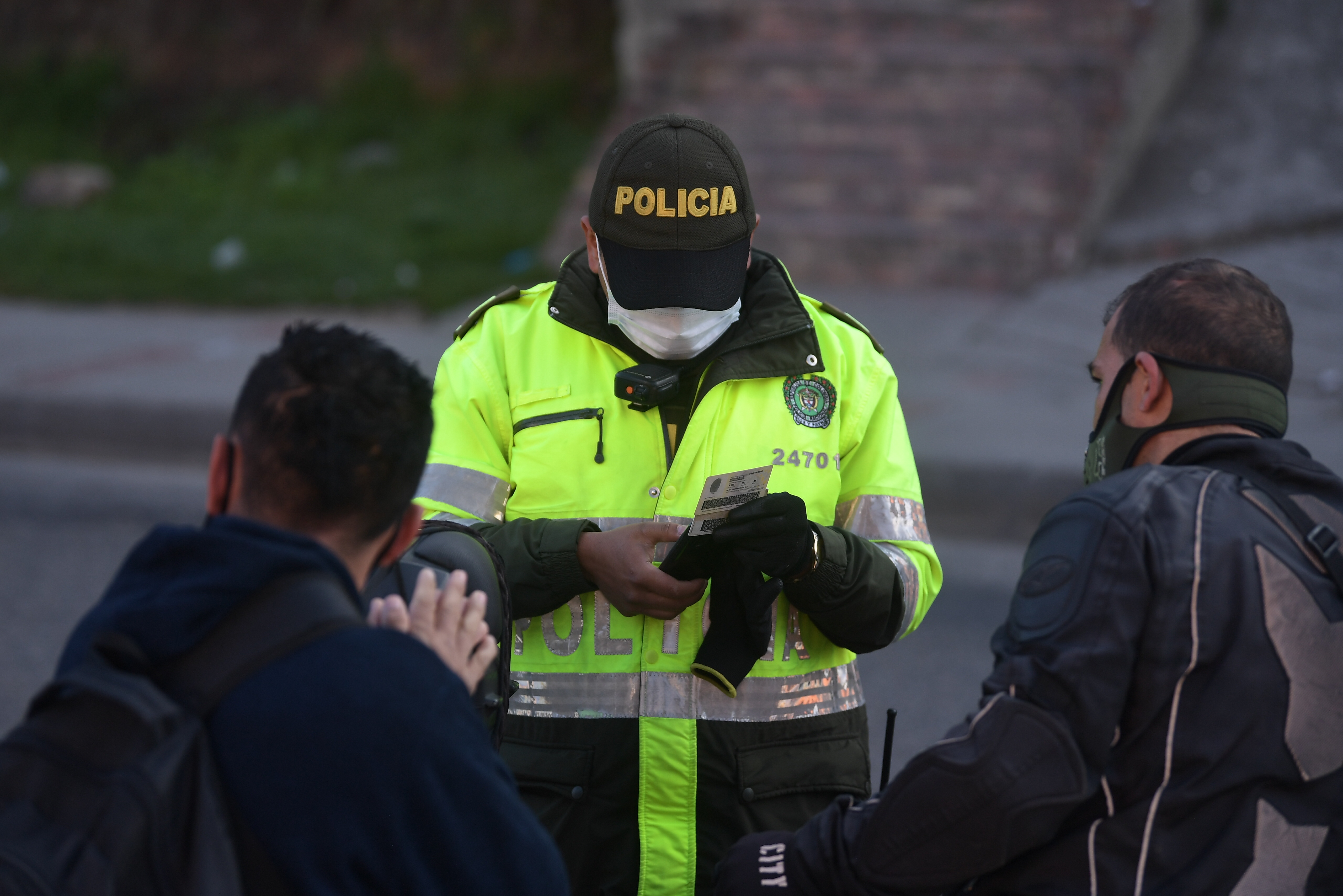 Recorrido por la localidad de Usaquén durante la cuarentena estricta en este punto de la ciudad que cuenta con el acompañamiento de la policía, ejército y el alcalde encargado Luis Ernesto Gómez