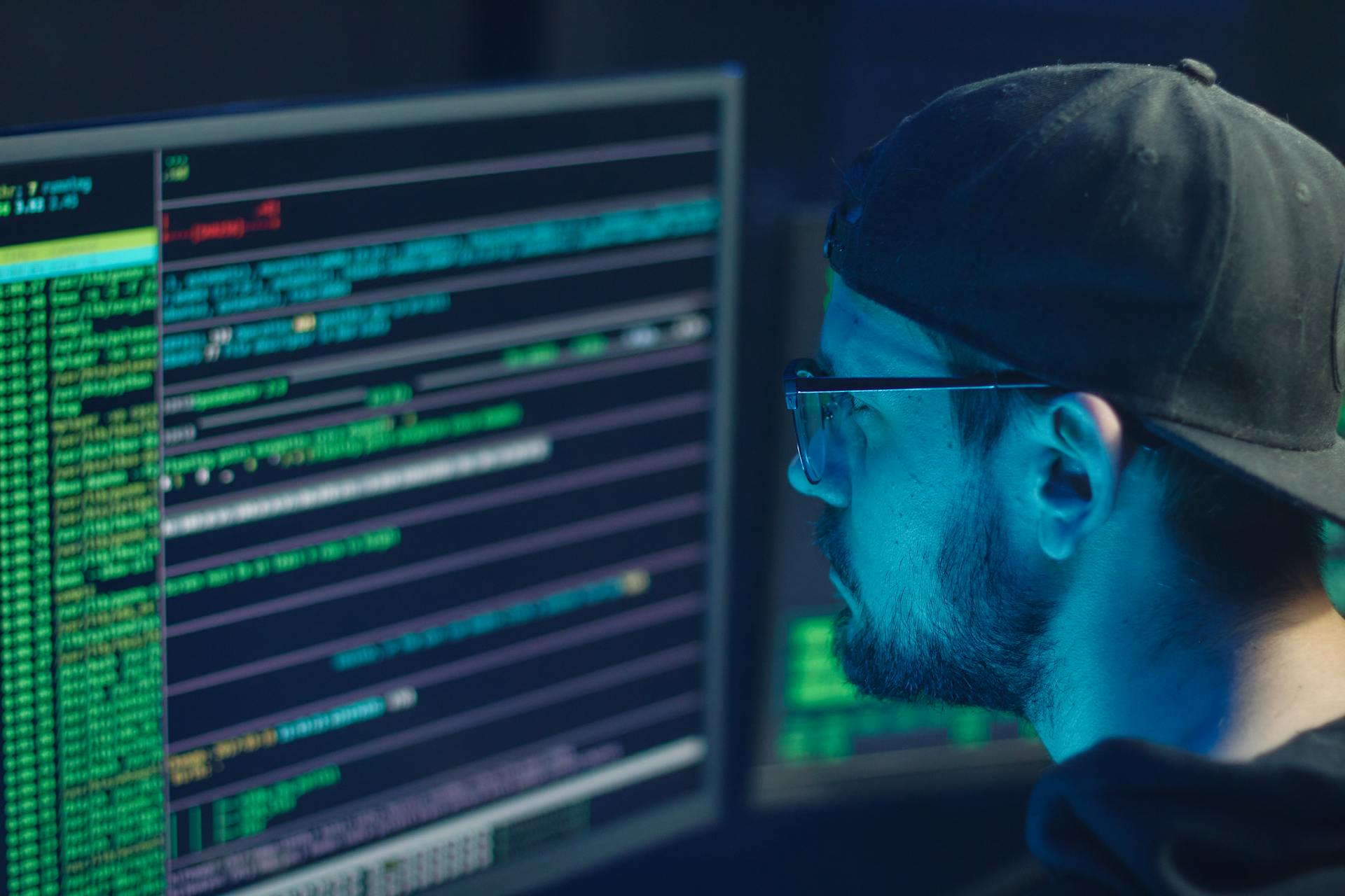 Dentro de un estudio de videojuegos no solo trabajan programadores y diseñadores, sino también comunicadores y publicistas.
