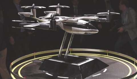 Presentan modelo de taxi volador en el CES