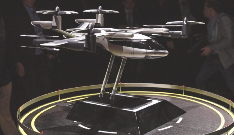 Presentan modelo de taxi volador en el CES