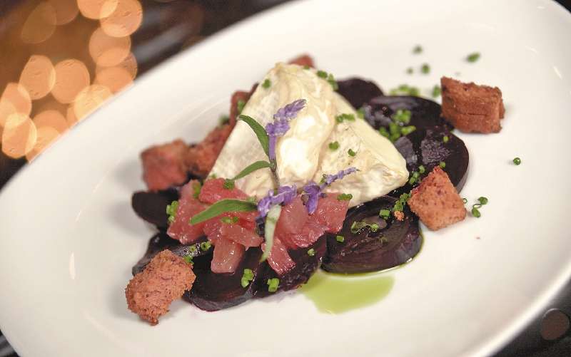 Ensalada de remolachas con queso de cabra y vinagreta de toronja. / Gustavo Torrijos - El Espectador