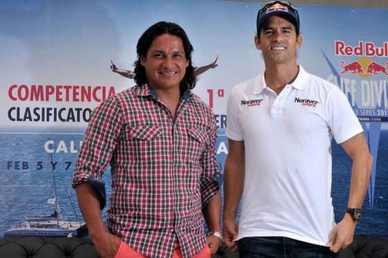 Los clavadistas colombianos Eber Pava y Orlando Duque en el lanzamiento de Red Bull Cliff Diving. Cristian Graravito